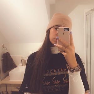 Meet your Posher, Elizabeth